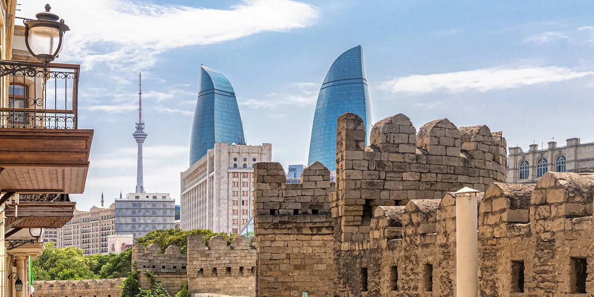 Perła pośród pól naftowych