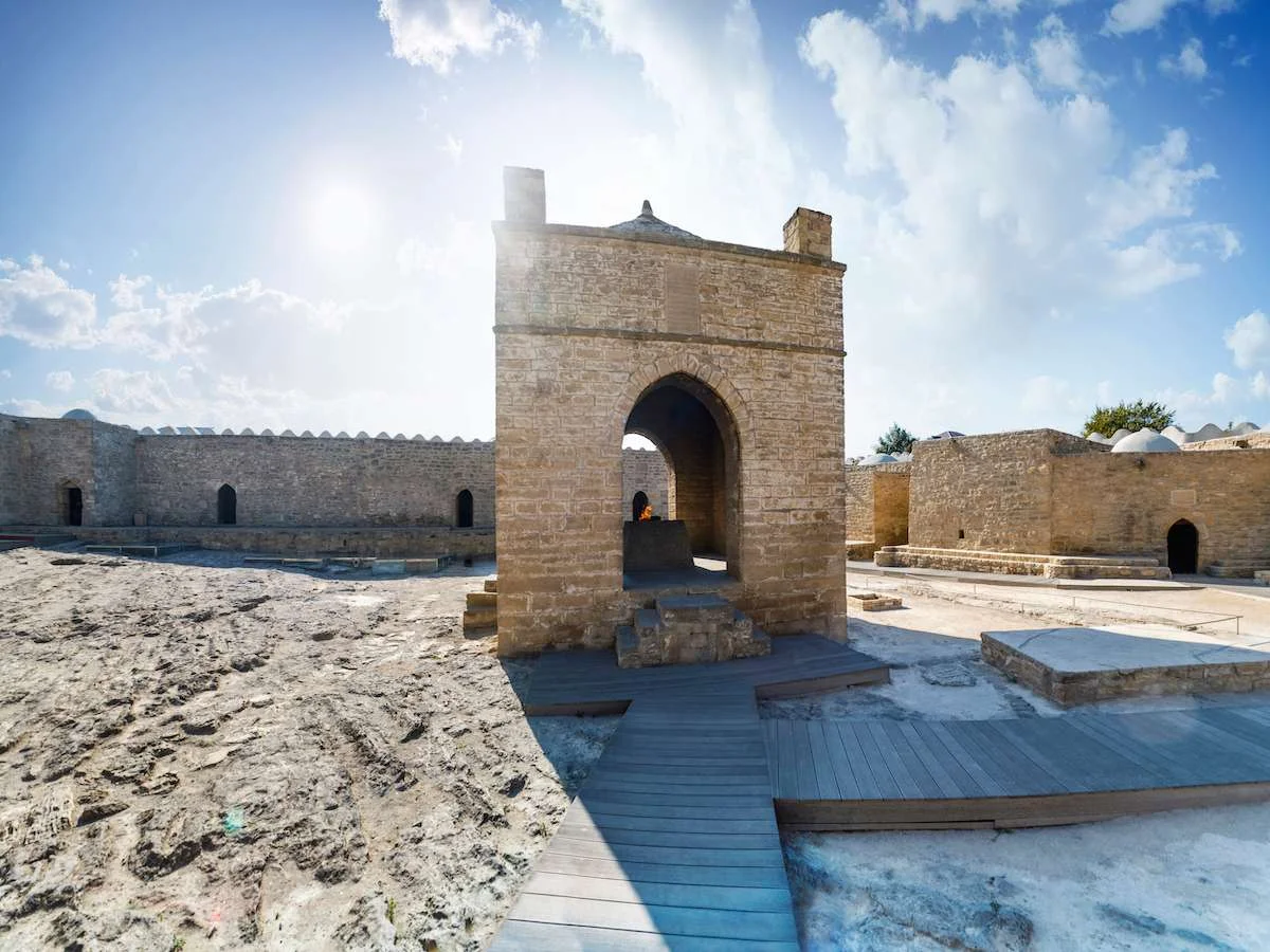 Perła pośród pól naftowych